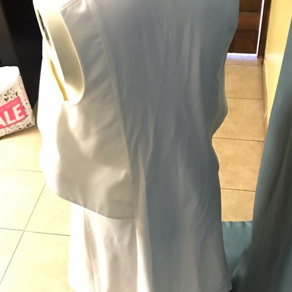 Capes - Picture 3 of 4